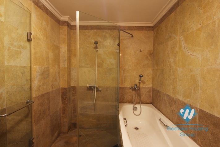 Lake view apartment for rent on Tran Vu, Truc Bach, Ba Dinh